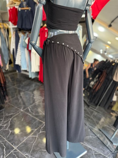 Siyah Fularlı Dökümlü Pantolon
