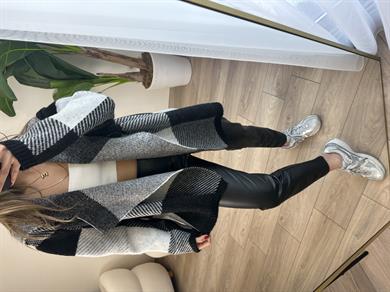 Siyah Geniş Yaka Kapşonlu Hırka