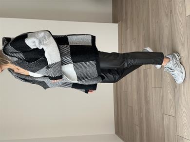 Siyah Geniş Yaka Kapşonlu Hırka