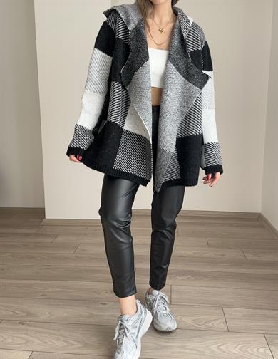 Siyah Geniş Yaka Kapşonlu Hırka