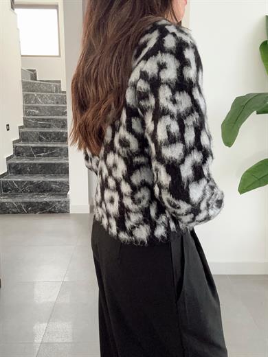 Siyah-Gri Leopar Desenli Triko Hırka