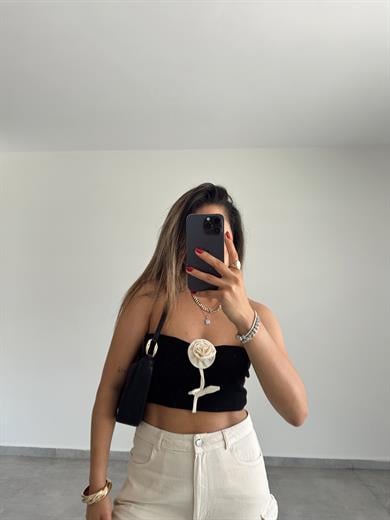 Siyah Gül Detaylı Triko Top