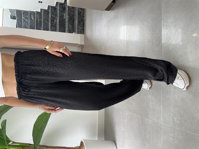 Siyah Jakarlı Bol Paça Pantolon