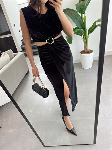 Siyah Kadife Tokalı Yırtmaçlı Elbise