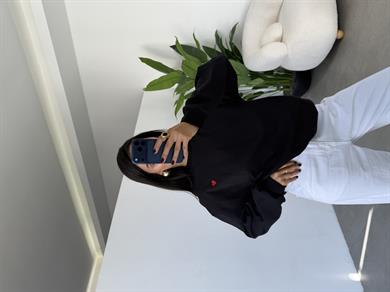 Siyah Kalp Nakışlı Sweatshirt