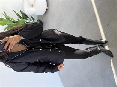 Siyah Kapüşon Gami Detaylı Kapitone Mont