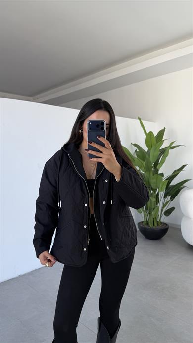 Siyah Kapüşon Gami Detaylı Kapitone Mont