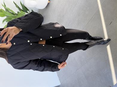 Siyah Kapüşon Gami Detaylı Kapitone Mont