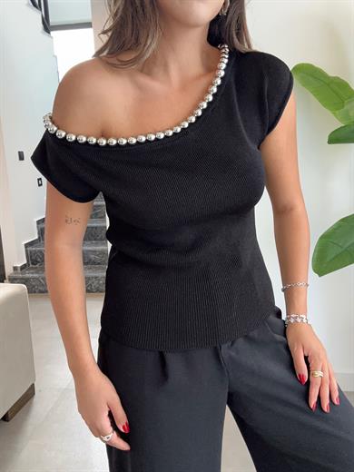 Siyah Kayık Yaka Boncuklu Triko Bluz