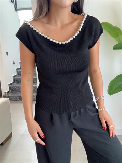 Siyah Kayık Yaka Boncuklu Triko Bluz