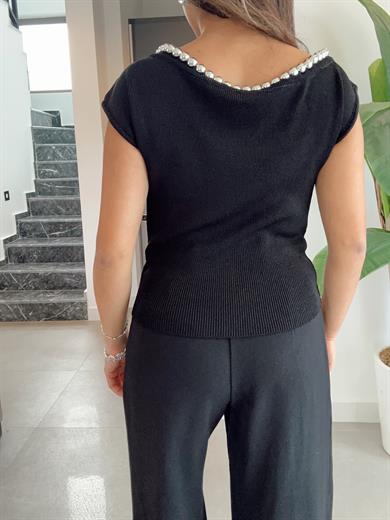 Siyah Kayık Yaka Boncuklu Triko Bluz