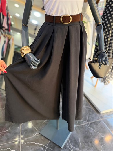 Siyah Kemerli Etekli Pantolon
