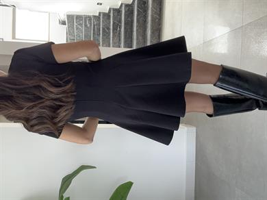 Siyah Kısa Kol Parçalı Kloş Elbise