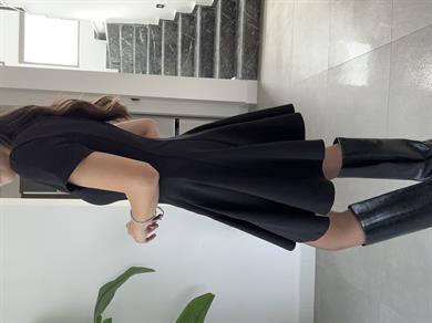 Siyah Kısa Kol Parçalı Kloş Elbise