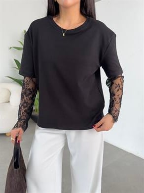 Siyah Kolları Dantel Detaylı T-Shirt