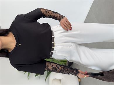 Siyah Kolları Dantel Detaylı T-Shirt