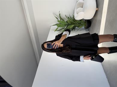 Siyah Kolu Katlamalı Blazer