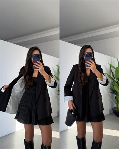 Siyah Kolu Katlamalı Blazer