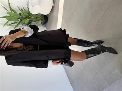Siyah Kolu Katlamalı Blazer