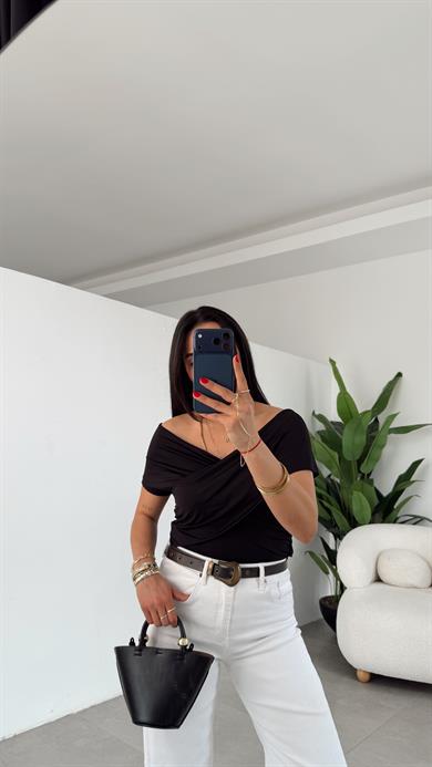 Siyah Kruvaze Yaka Bluz