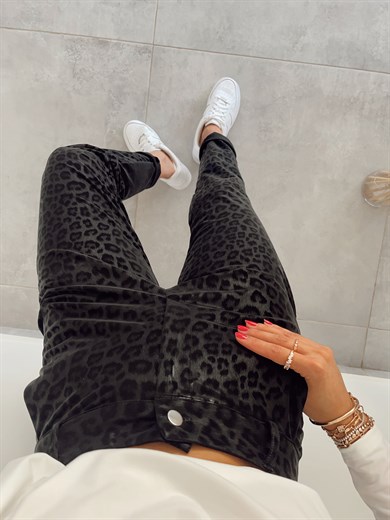Siyah Leopar Desenli Deri  Pantolon