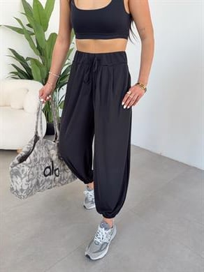 Siyah Likralı Kemerli Şalvar Pantolon