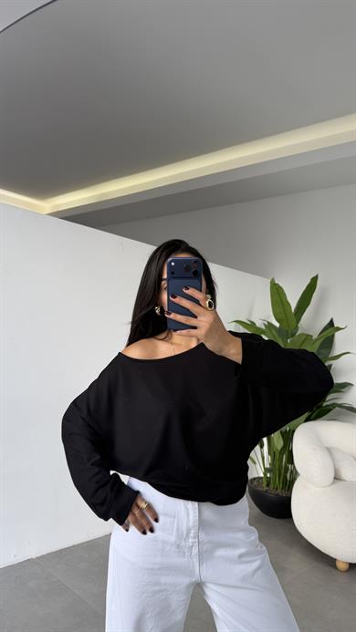 Siyah Modal Kayık Yaka Bluz