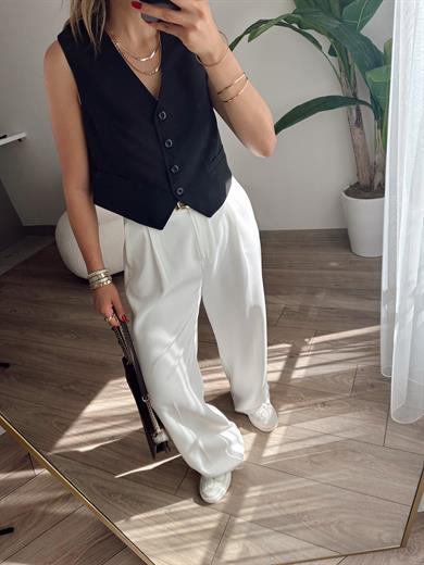 Siyah Önü Düğmeli Kısa Yelek