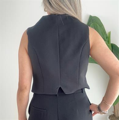 Siyah Önü Düğmeli Kısa Yelek