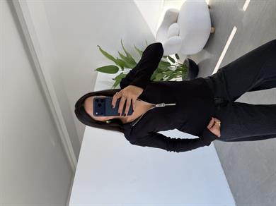 Siyah Önü Fermuarlı Yakalı Bluz