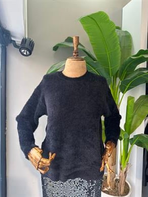 Siyah Özel Triko Yumoş Kazak