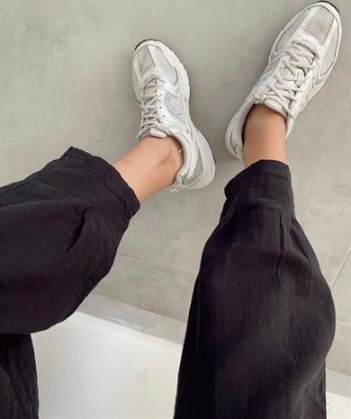 Siyah Paça Pilili Keten Pantolon