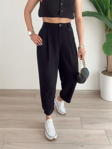 Siyah Paçaları Düğme Detaylı Pantolon