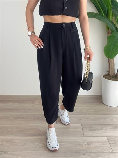 Siyah Paçaları Düğme Detaylı Pantolon