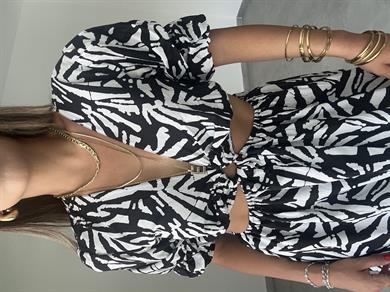 Siyah Pencere Detaylı Elbise