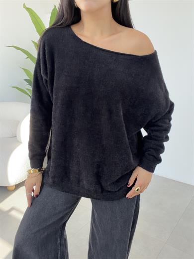 Siyah Sakallı Tek Omzu Açık Kazak