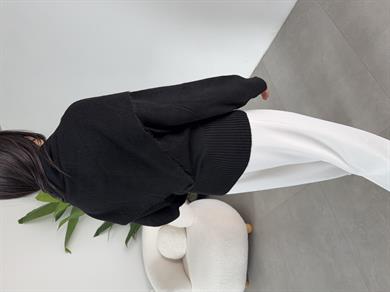 Siyah Şal Detaylı Triko Kazak