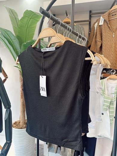 Siyah Sıfır Kol Fitilli Bluz