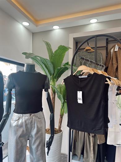 Siyah Sıfır Kol Fitilli Bluz