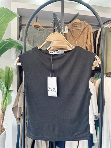 Siyah Sıfır Kol Fitilli Bluz