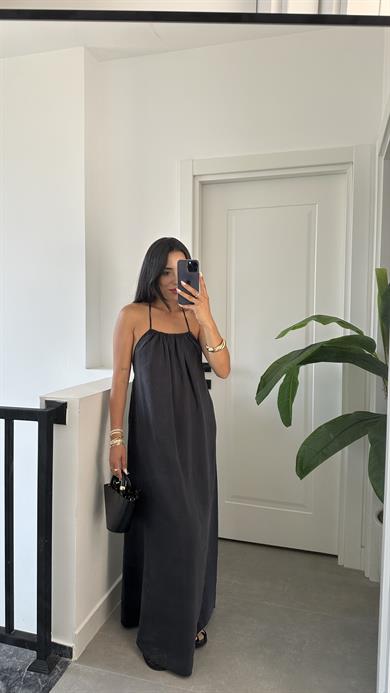 Siyah Sırt Dekolteli Askılı Elbise