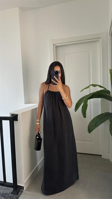 Siyah Sırt Dekolteli Askılı Elbise