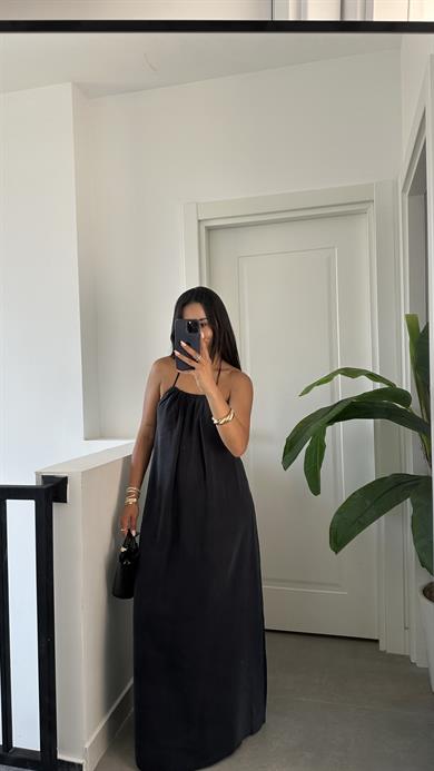 Siyah Sırt Dekolteli Askılı Elbise