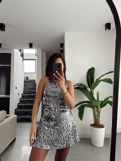 Siyah Sırt Dekolteli Elbise