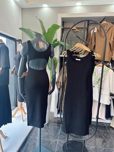 Siyah Sırt Detaylı Kare Yaka Elbise