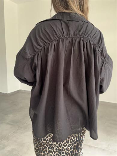 Siyah Sırtı Büzgülü Gömlek