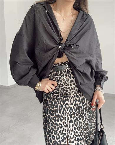 Siyah Sırtı Büzgülü Gömlek