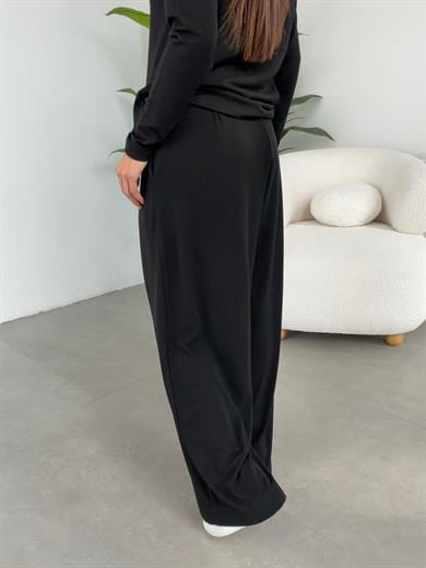 Siyah Sonsuz Kumaş Geniş Kemerli Pileli Eşofman Altı