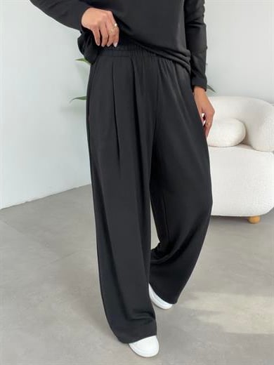 Siyah Sonsuz Kumaş Geniş Kemerli Pileli Eşofman Altı