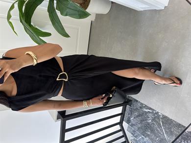 Siyah Tokalı Elbise